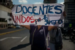 Docentes venezolanos necesitan 34 veces su sueldo para poder comer