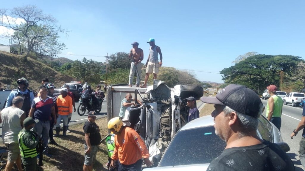 Dos lesionados en choque múltiple en la ARC
