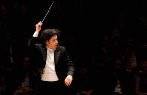 Dudamel y la Simón Bolívar inician gira europea por aniversario de El Sistema