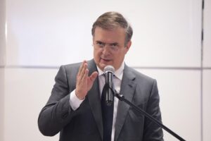 Ebrard y ministra de Comercio de Canadá conversan sobre amenaza de aranceles de Trump