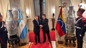 Edmundo González se reúne con presidente Milei en Argentina al inicio de gira internacional