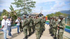 Ejército garantizará retorno de las familias desplazadas por combates