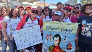 El chavismo marcha en Caracas siguiendo la estela de la oposición