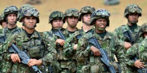 El conflicto armado en Colombia arrincona a Petro, que pide ayuda a Maduro