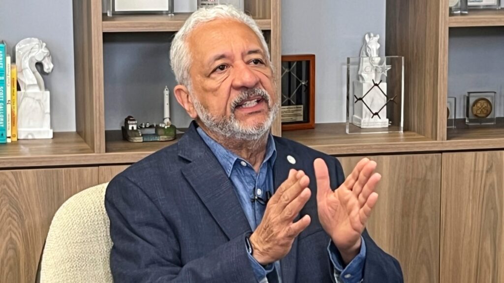 El jefe del canal de Panamá dice que China no tiene "ninguna" injerencia en la vía