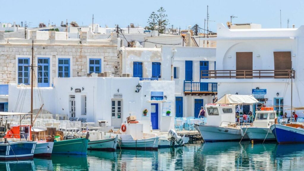 El sencillo material que usan en las casas en Grecia para mantenerlas frescas, incluso en los días más calurosos