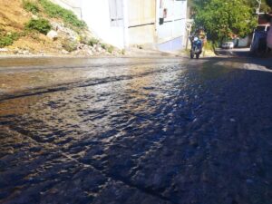 En Los Olivos exigen reparación del tubo matriz