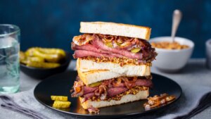 En mejor sándwich de pastrami se come en este local del madrileño barrio de Chamberí