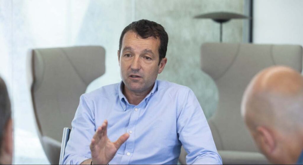 Escribano preside su primer consejo en Indra con Hispasat y Payments en el disparadero