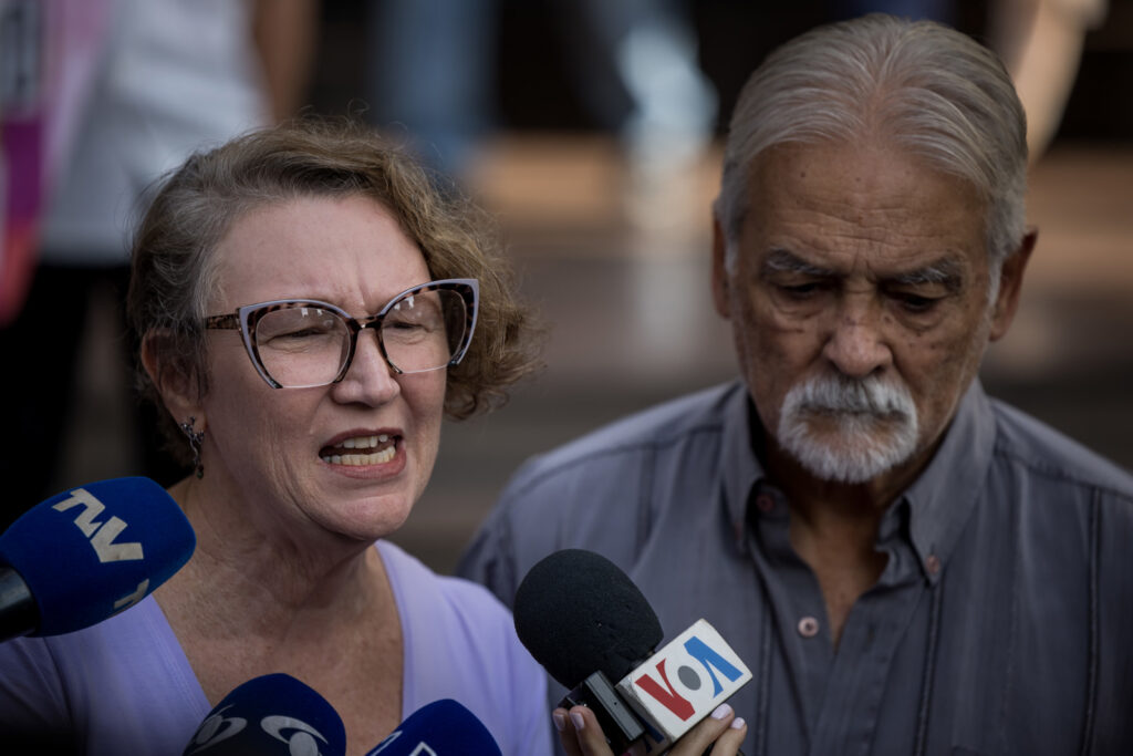 Esposa de Carlos Correa denunció que  lo acusaron por terrorismo ante tribunales