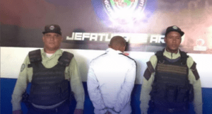 Está preso tras ser acusado de abusar de su hijastra