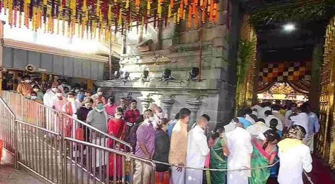 Estampida en un templo en la India deja seis muertos