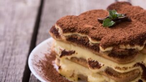 Este es el ingrediente que nunca debería llevar el tiramisú según una chef italiana