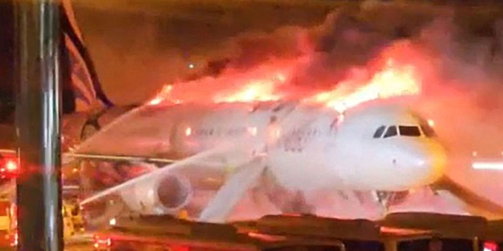 Evacuadas 176 personas de un avión en llamas en Corea del Sur