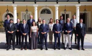 Feijóo buscará el apoyo de PNV y Junts a su plan de vivienda tras pactarlo con sus barones en una cumbre en Asturias