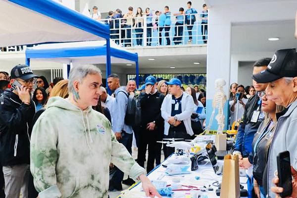 Fiscal visitó liceo en el que se dieron dos casos de agresión a estudiantes
