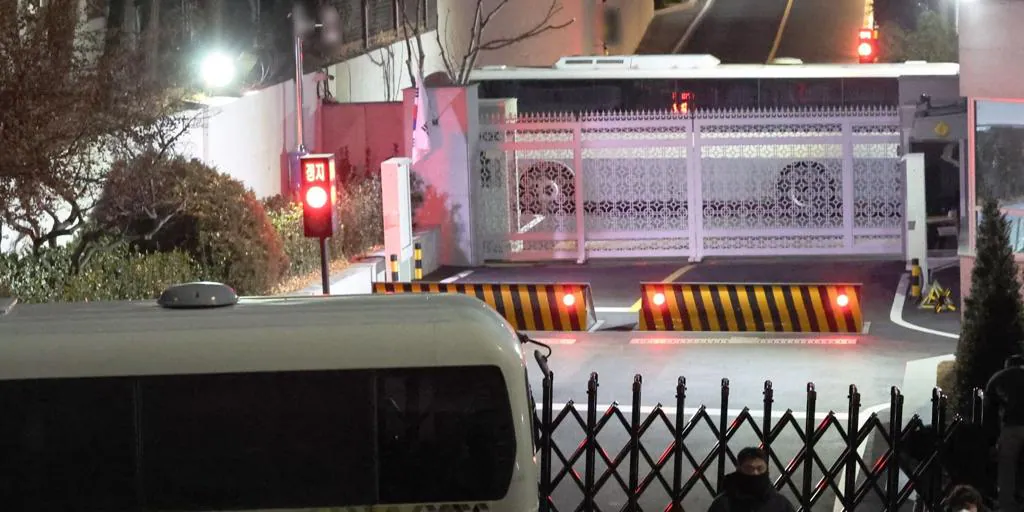 Fracasa el intento de arrestro del presidente surcoreano destituido tras la resistencia de su servicio de seguridad