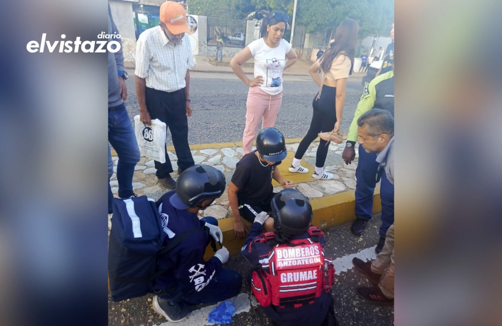 Fractura de tibia y peroné izquierdos sufrió un motorizado al colisionar con un autobús en la Av. Fernández Padilla