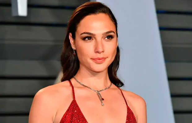 Gal Gadot enfrentó una cirugía cerebral por un coágulo durante su cuarto embarazo