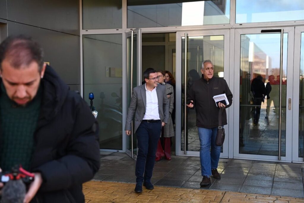 Gallardo asegura que el hermano de Pedro Sánchez trabaja "a piñón" en su puesto en la Diputación de Badajoz