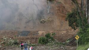 Gigantesco derrumbe dejó incomunicada por varias horas la vía Panamericana entre Popayán y Cali