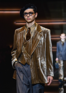 Giorgio Armani lleva su elegancia a Milán con su colección masculina