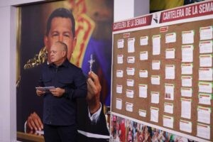 Gobierno distribuirá carteles de "se busca" contra siete expresidentes latinoamericanos
