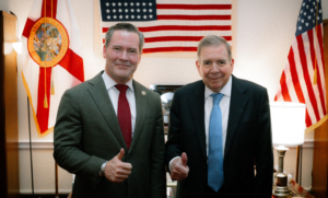 González Urrutia conversó con el asesor de seguridad nacional de Trump, Mike Waltz