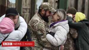 Guerra en Ucrania | "Paso 50 horas en la carretera para verlo 50 minutos": las mujeres ucranianas que viajan largas distancias para ver a sus esposos en el frente