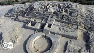 Hallan pirámide ligada a civilización más antigua de América – DW – 31/01/2025