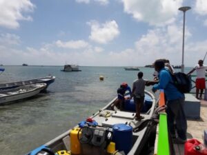 Hallan un cuerpo sin vida en una lancha que quedó a la deriva en el Caribe colombiano - AlbertoNews