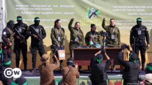 Hamás entrega a cuatro soldados israelíes a la Cruz Roja – DW – 25/01/2025