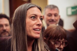 Junts recuerda al Gobierno que no tiene mayoría y le insta a que deje de "colar su programa electoral" en cada decreto