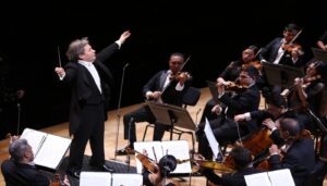 La Orquesta Sinfónica Simón Bolívar de Venezuela deslumbra en París bajo la batuta de Gustavo Dudamel