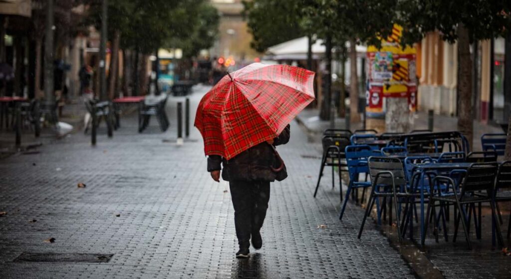 La borrasca 'Herminia' avanza y este lunes se registrarán los fenómenos más adversos del temporal con avisos en 16 CCAA