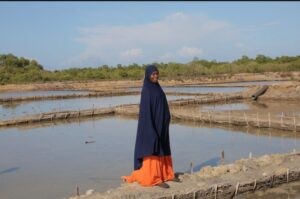 Las agricultoras de sal de Tanzania forjan su sustento entre adversidades climáticas : IPS Agencia de Noticias