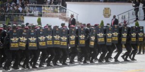 Las deserciones en el Ejército bolivariano debilitan a Maduro