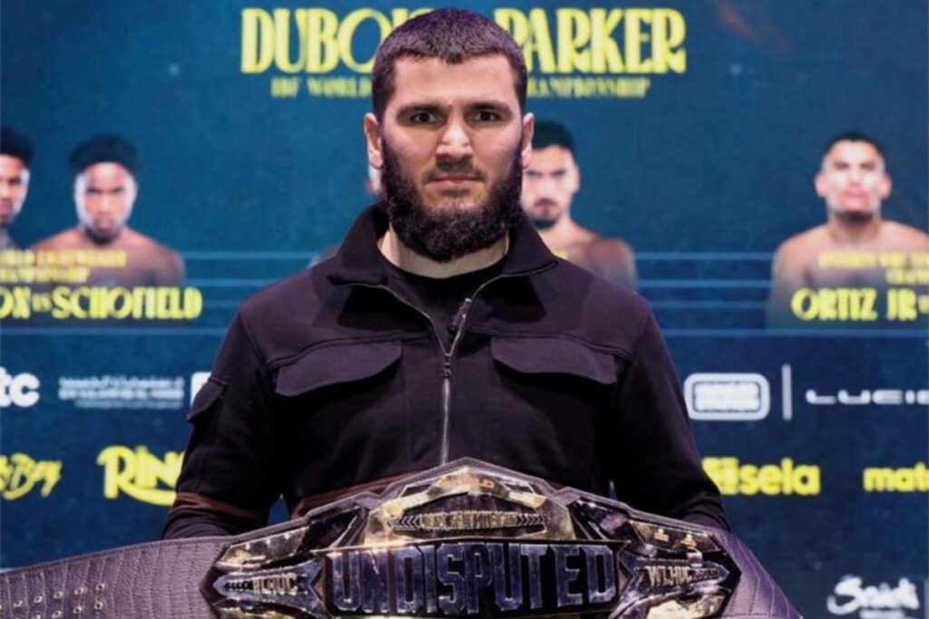 Le preguntan a Beterbiev si pelearía con Usyk y su respuesta no puede ser más sincera