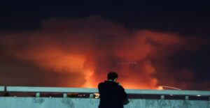 Los incendios del sur de California amenazan ya a 100.000 habitantes de los distritos de Brentwood y Encino