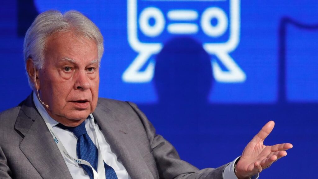 "Los tiranos cuando huyen se van con lo que cabe en un avión": Felipe González, expresidente del Gobierno español, advierte a Fuerzas Armadas de Venezuela - AlbertoNews