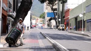 Los venezolanos que mantienen la esperanza de cambio político pese a la polémica asunción de Maduro