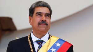 Maduro jura. EEUU sube recompensa. Oposición ve golpe