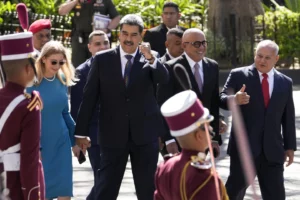 Maduro jura como presidente de Venezuela y recibe más sanciones y amplio rechazo internacional - AlbertoNews