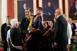 Maduro jura un tercer sexenio consecutivo en medio de críticas