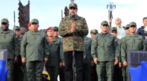Maduro lidera despliegue de ejercicios militares en Caracas
