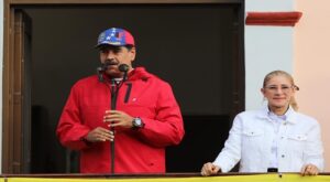 Maduro recibe marcha y afirma que Venezuela está en paz y unida
