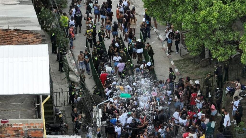 Más de 1.000 policías custodian la verbena en el barrio Ulpiano Lloreda, oriente de Cali