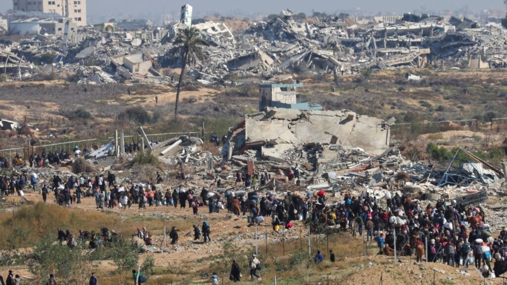 Más de 300.000 palestinos regresaron a la ciudad de Gaza, según autoridades