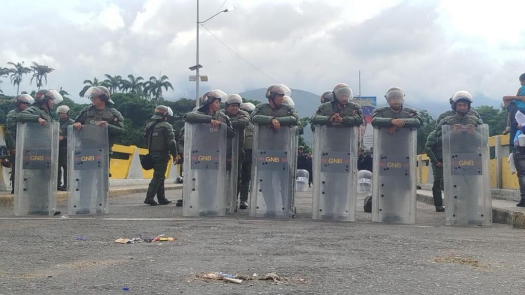 Más de 850 millones de dólares quedaron represados sobre camiones en Cúcuta tras cierre
