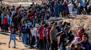 México pide a embajadores reforzar protección a migrantes